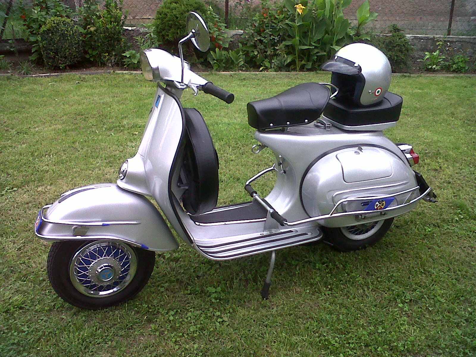12054_vespa_150_gl.jpg